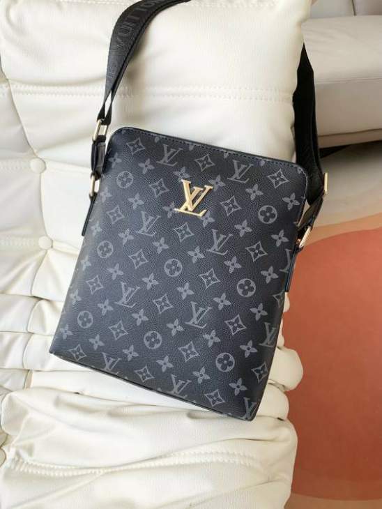 Picture of Louis Vuitton Mens Bags _SKUfw179130380fw